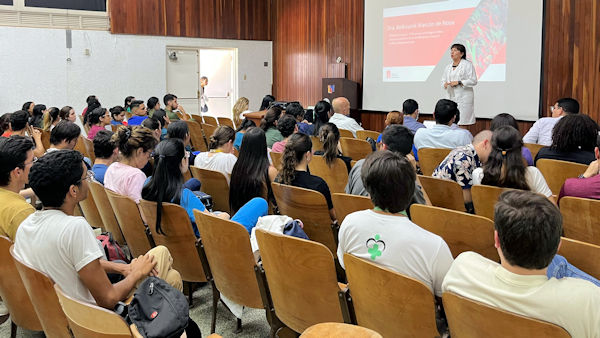 A crowded lecture hall at a workshop organized by Young Ambassador Daniela Lucía Mendoza Millán.